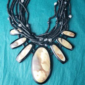 2/30$ Statement necklace shell and black beads